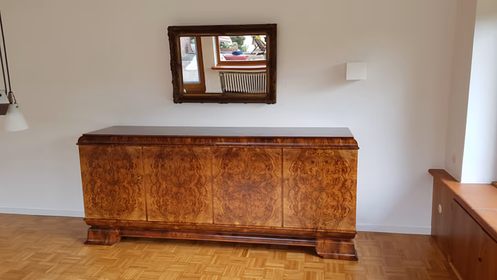 Sideboard mit passendem Spiegel